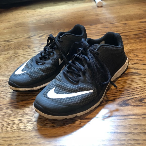 nike shoes with logo in front